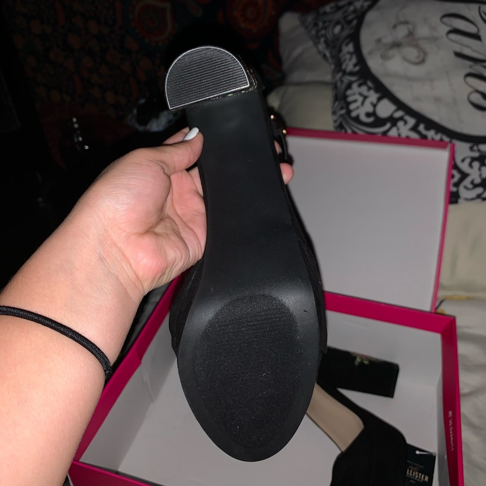 Black High Heels - image 4